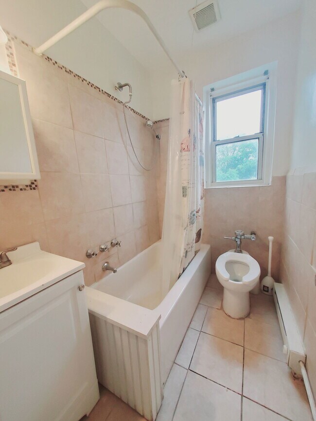 Building Photo - 104 Woodside Green