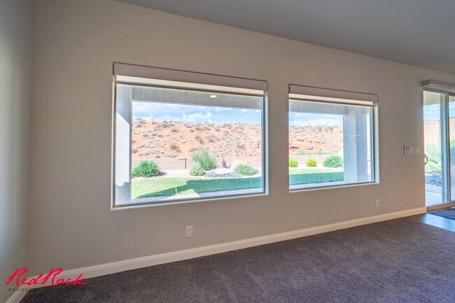 Building Photo - Stunning 4 Bedroom Home with Gorgeous Back...