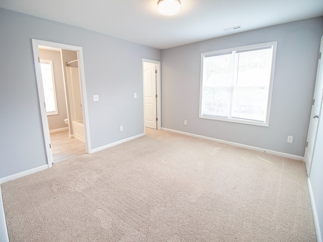 Building Photo - 4 Bedroom 3 Bath Home In Chapel Hill!