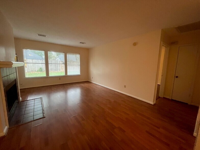 Building Photo - 4823 Pecan Grove Dr