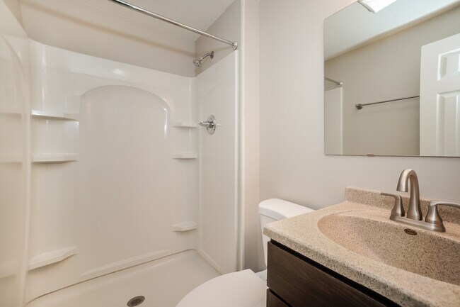 Building Photo - 711 Shady Creek Dr