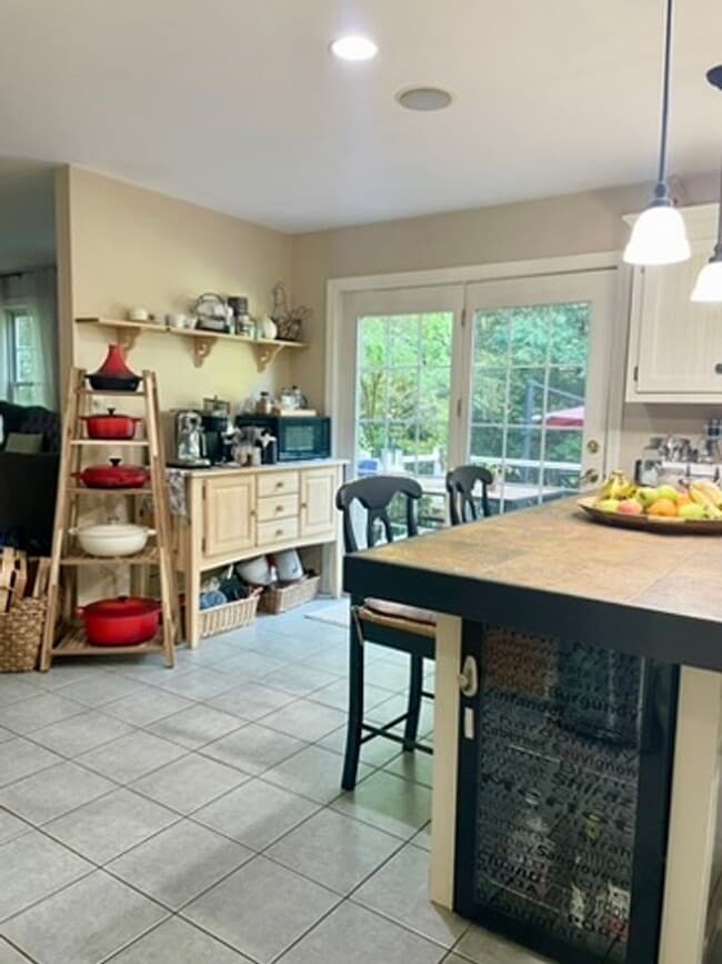 Building Photo - Sublet available now to May. Stunning 5 bedroom Falmouth Home