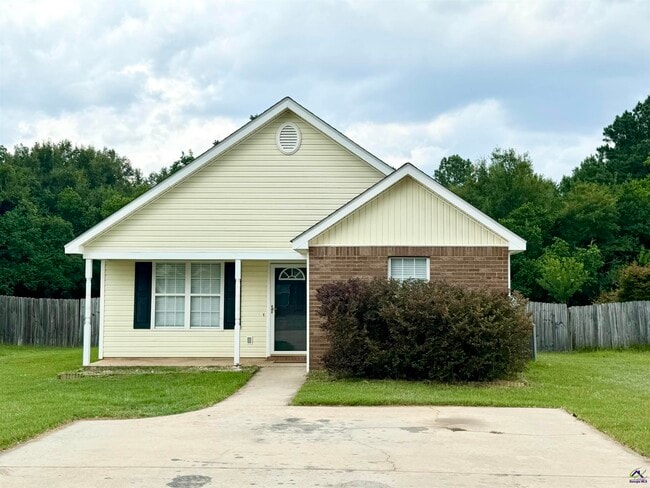 Primary Photo - 308 Strawbridge Ln