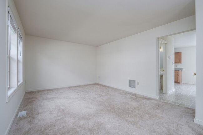 Building Photo - 117 Timber Dr