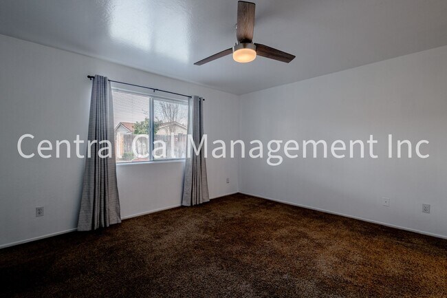 Building Photo - 3 Bedroom/2 Bath Home in Desired Riverlakes Community - $2395 per month!