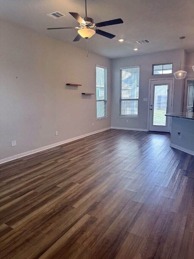 Building Photo - "Charming 3-Bedroom Retreat with 2 Baths in Bryan, TX – Cozy Comfort Awaits!"