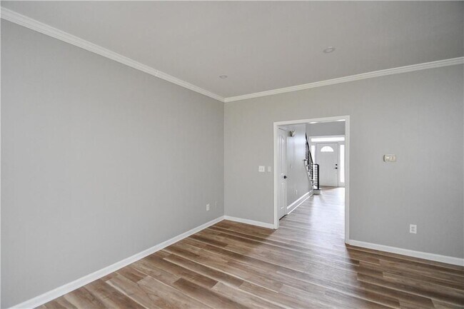 Building Photo - 3338 Sims St