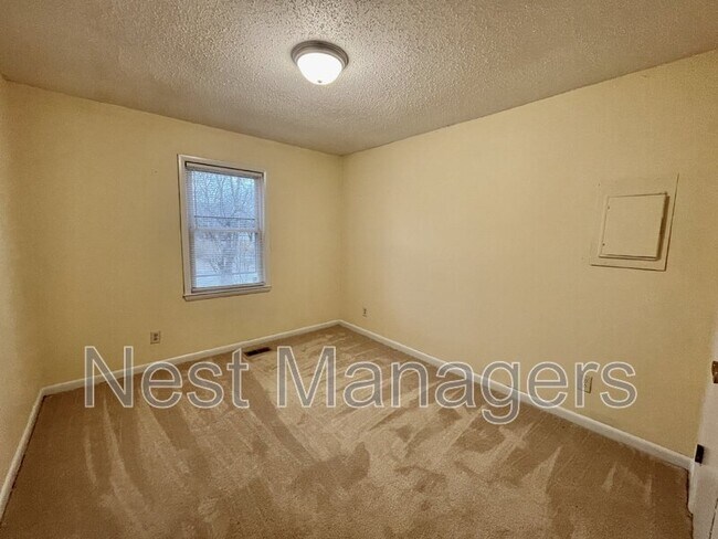 Building Photo - 2109 Hollyridge Pl