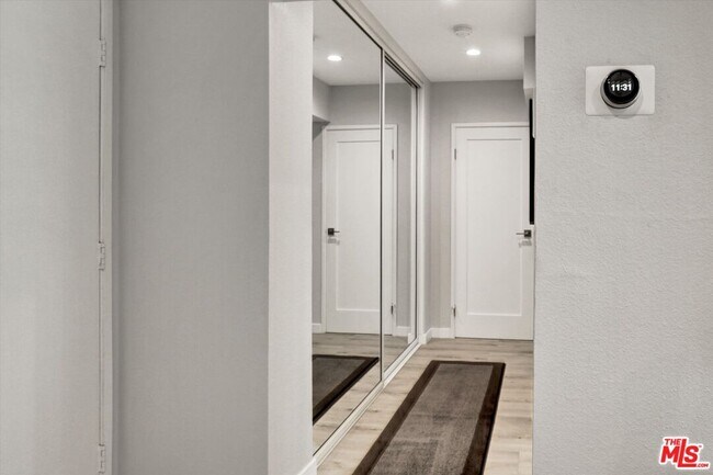 Building Photo - 7300 Franklin Ave