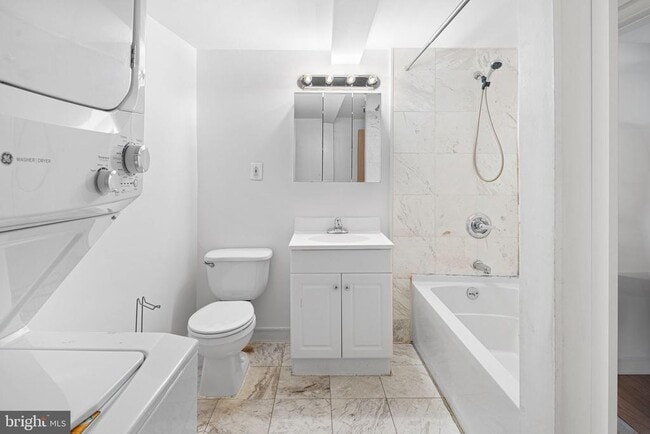 Building Photo - 810 N Hancock St