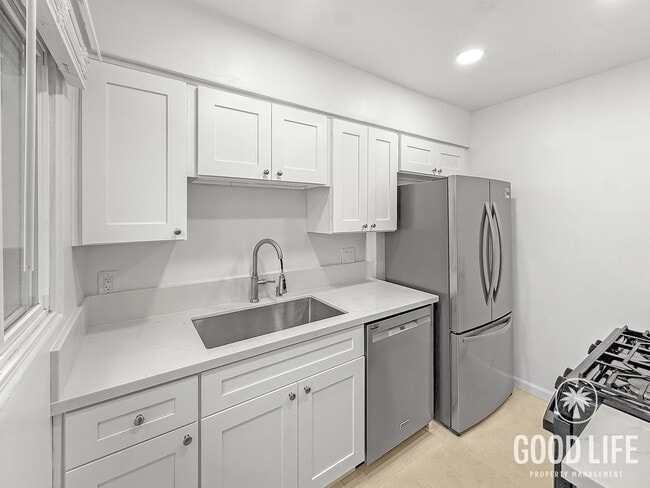 Building Photo - Charming 2BR/2BA home available in La Mesa with Large backyard!