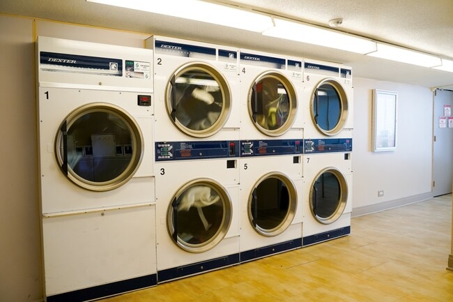 Building Photo - 2728 N Hampden Ct