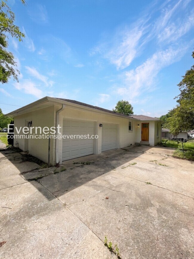 Building Photo - 109 Shirley Dr