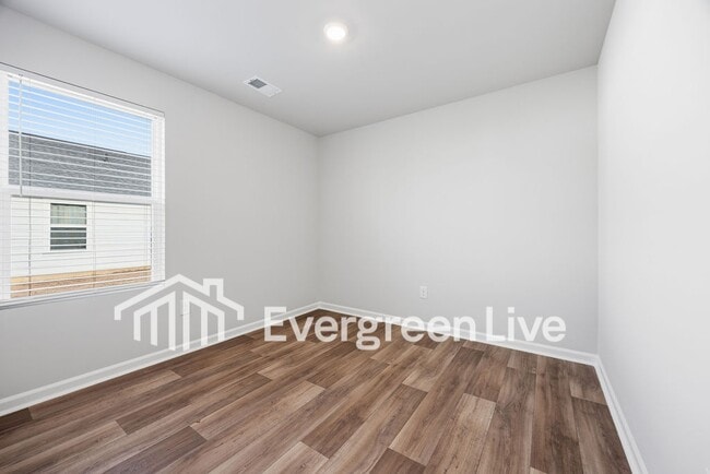 Building Photo - 1715 King Oaks Lp