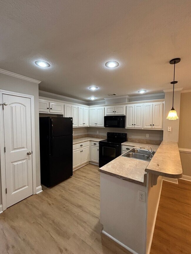 Building Photo - 806 Whispering Willow Ct