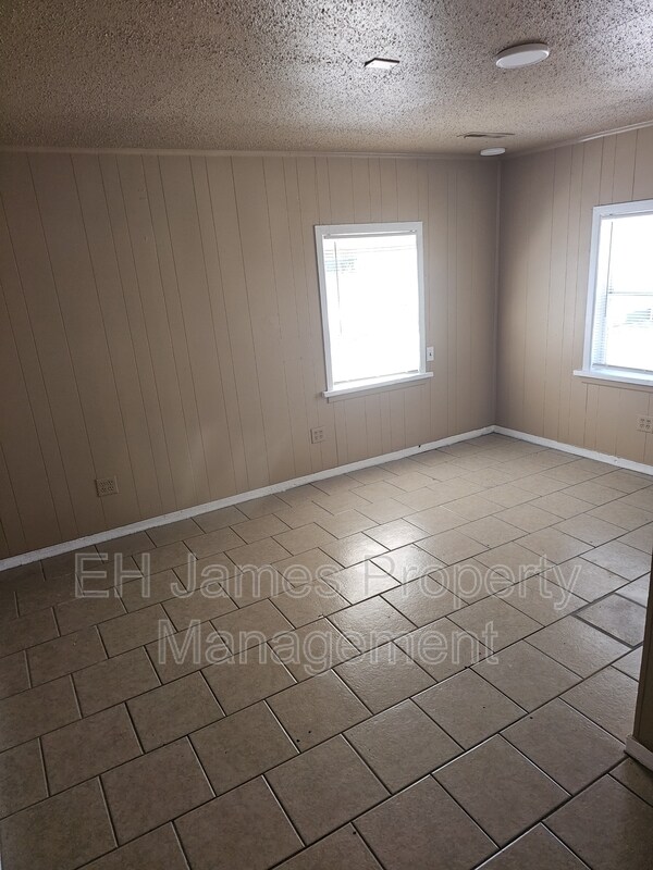 Building Photo - 217 N Wilson Ave