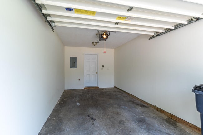 Building Photo - 202 Nikki Way