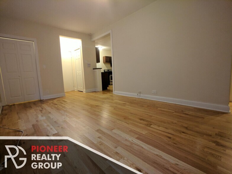 Building Photo - 3721 N Pine Grove Ave