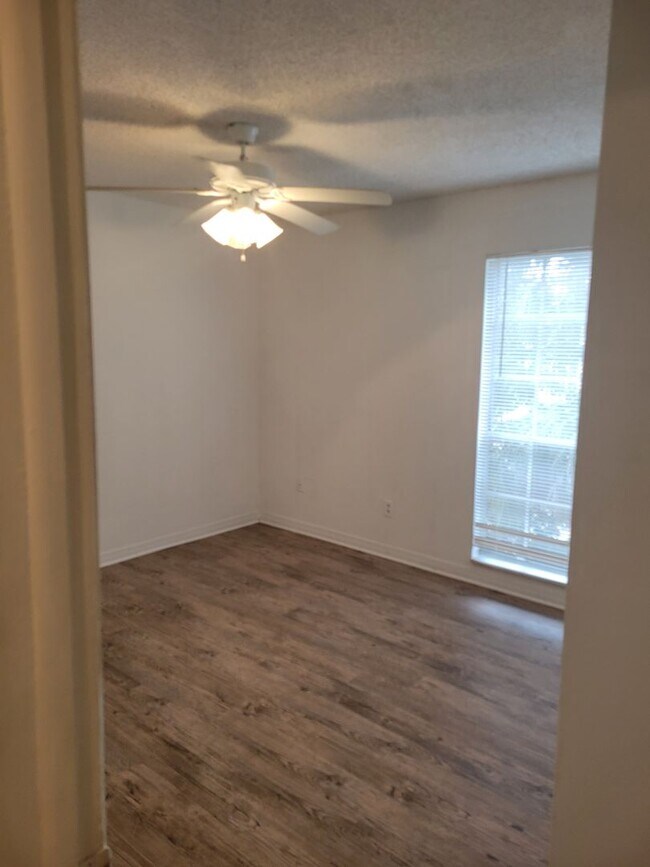 Building Photo - Two bedroom condo
