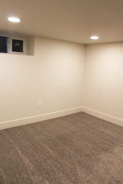 Building Photo - 757 E Ramona Ave