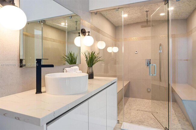 Building Photo - 1651 SW 13th Ave