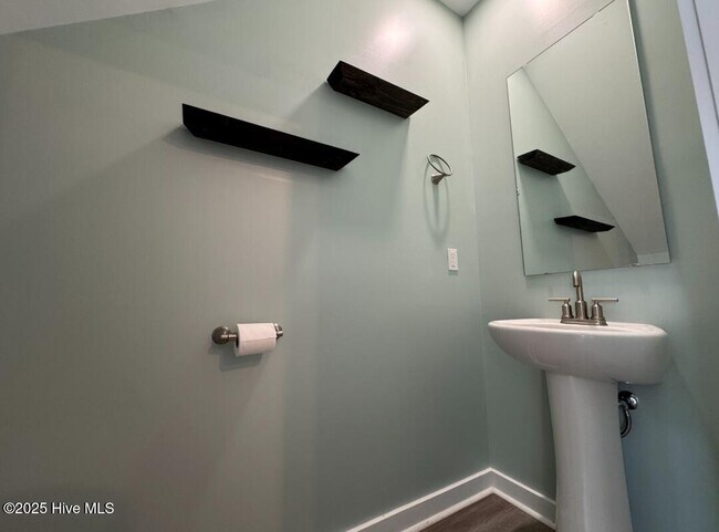 Building Photo - 421 Sunfish LN