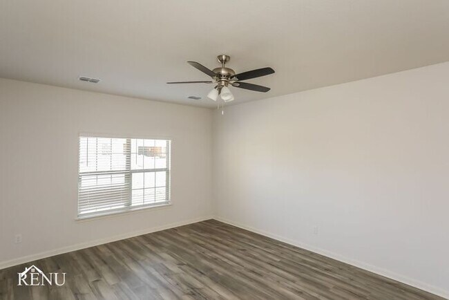 Building Photo - 2030 Delta Downs Dr