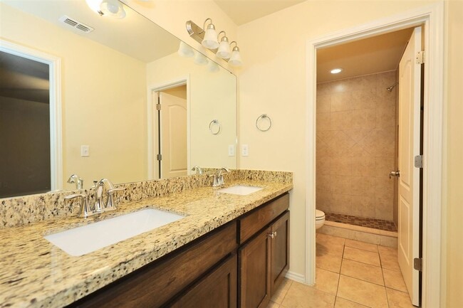 Building Photo - 5610 Montevista Dr