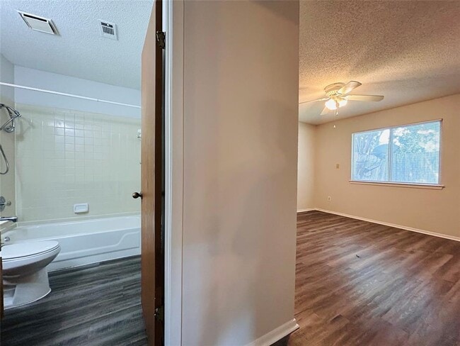 Building Photo - 416 Greenlawn Blvd