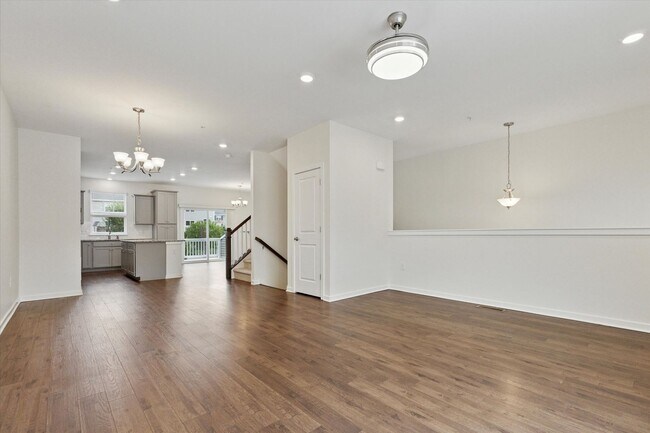 Building Photo - Available Immediately – 3 Bedroom / 2.5 Bath Townhome in Downingtown School District