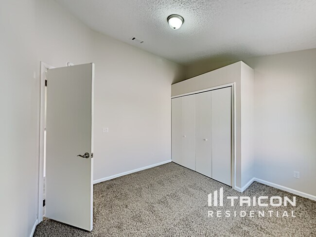 Building Photo - 2660 Malibu Cir
