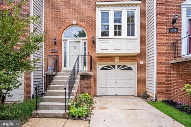 Building Photo - 43535 Postrail Square