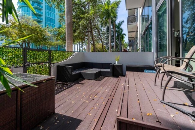 Building Photo - 6000 Collins Ave