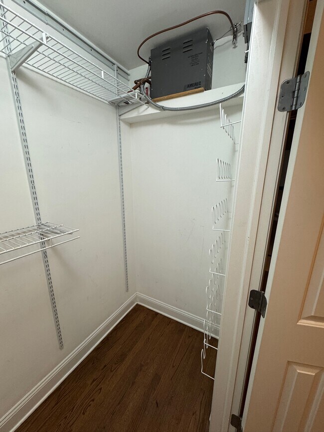 Building Photo - 4635 N Malden St