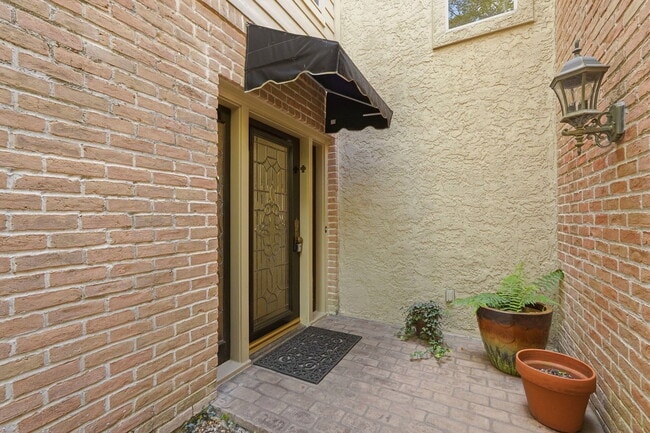 Building Photo - 10125 Valley Forge Dr