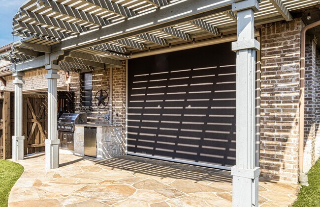 Building Photo - 6828 San Fernando