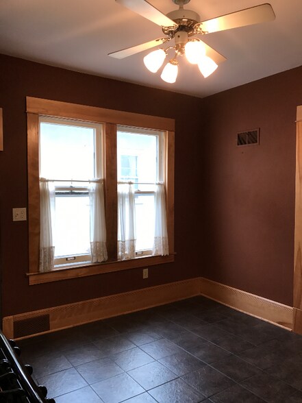 Building Photo - 1135 5th St NE