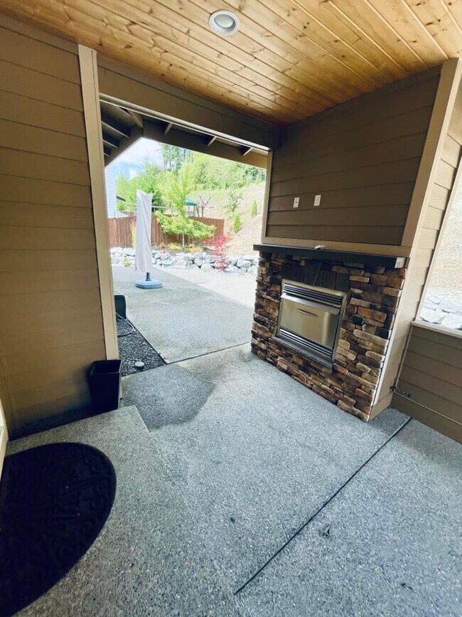 Building Photo - 8113 173rd Ave E