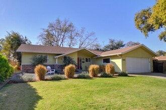 Building Photo - 1201 Oak Ave
