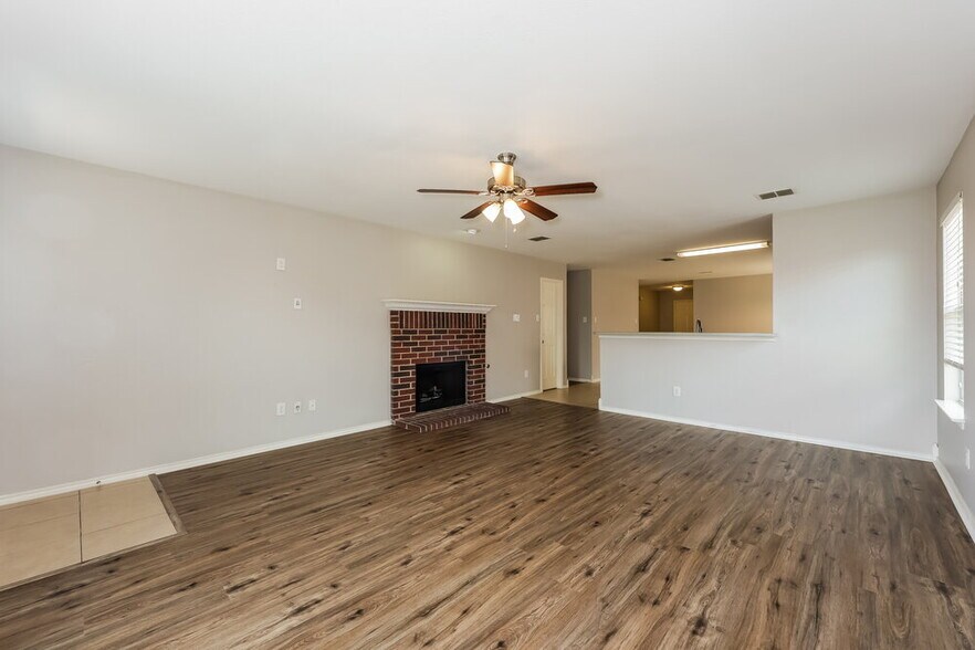 Building Photo - 2029 Wildwood Dr