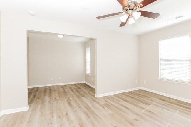 Building Photo - 262 Stillwood Dr