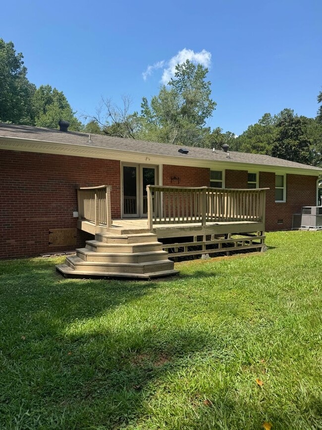 Building Photo - 3 BR 1 BA near Onslow Pines Park