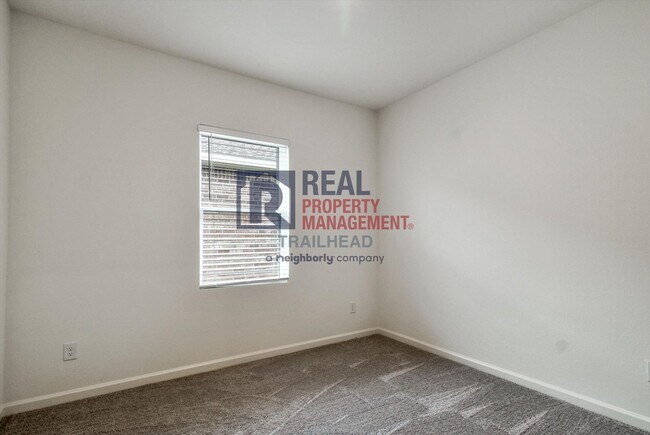 Building Photo - Attractive 4/2 Open Concept Home