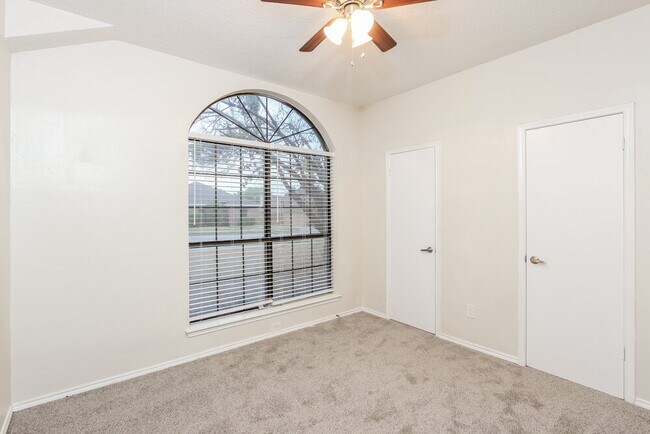 Building Photo - 2946 Lawndale Dr