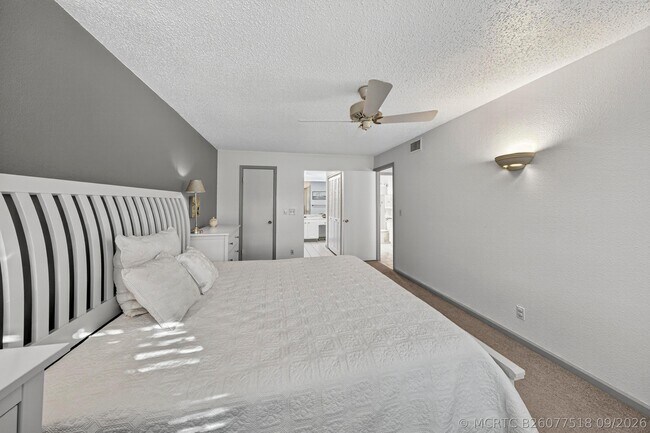 Building Photo - 6417 Bay Club Dr