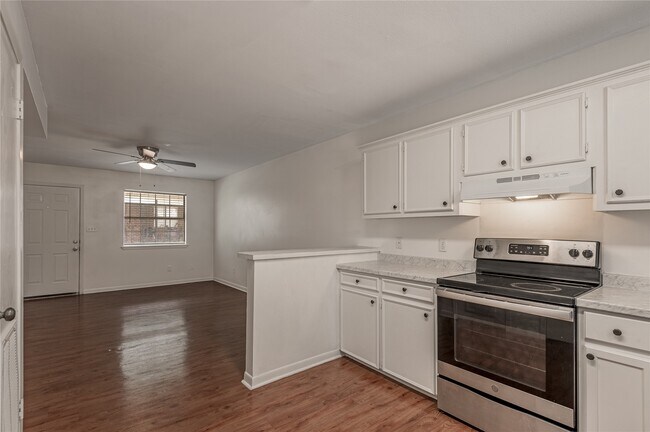 Building Photo - 600 Palm St