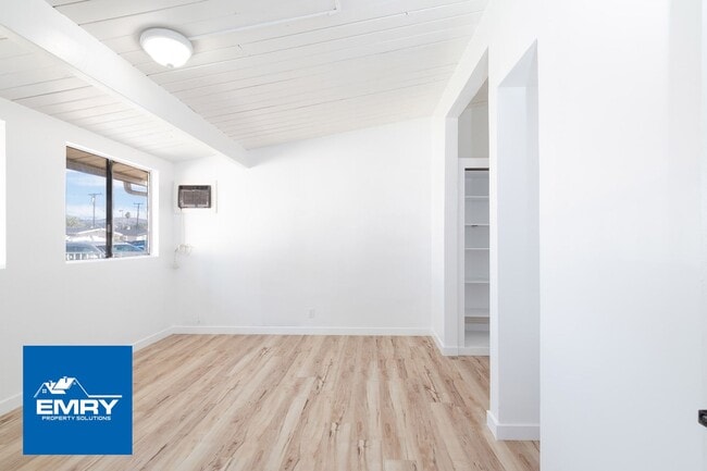 Building Photo - GREAT LOCATION 4 BEDROOM 2 BATH HOME IN WH...