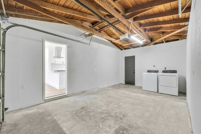 Building Photo - 18425 Patterson Ln