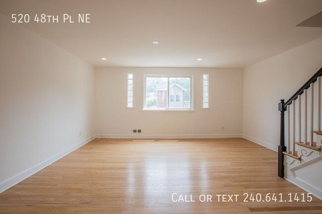 Building Photo - 520 48th Pl NE