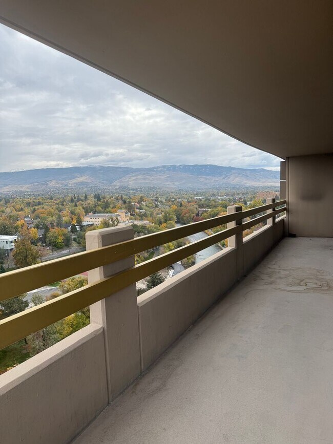 Building Photo - 100 N Arlington Ave